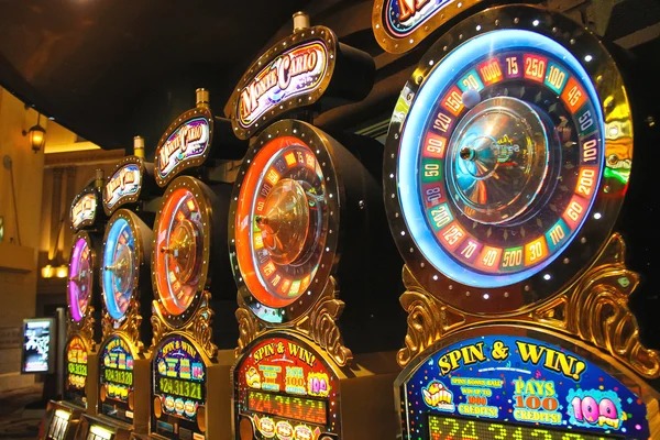 Ceme Online betting interface and live dealer view on badak178 situs